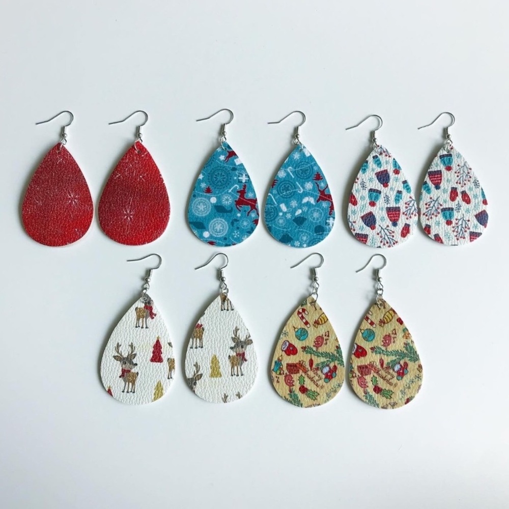 Holiday dangle earrings